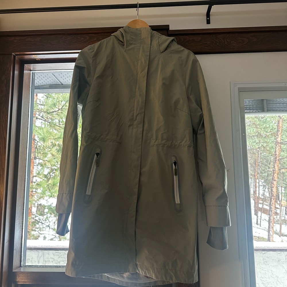 Three stones Hooded Raincoat